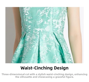 Details des mintgrünen Jacquard-Kleides mit hoher Taille und floraler Stoffstruktur
