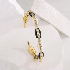 Bracciale rigido aperto placcato oro 18K con smalto colorato e dettagli in zirconi