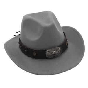 Detail eines grauen Cowboyhuts aus Wollfilz mit Lederband und Bullenkopf-Metallschnalle