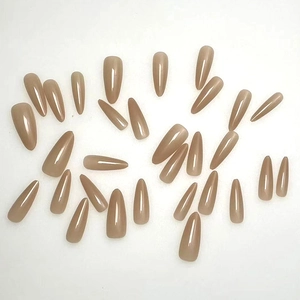 Nude Mandel-Drucknägel-Set mit 30 langen spitzen künstlichen Nagelspritzen
