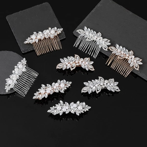 Elegant bridal hair comb set with sparkling rhinestones and pearls on a silver alloy base