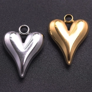 Macro shot of 304 stainless steel heart pendants in gold and silver finish