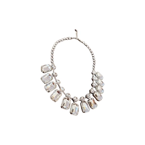 Collier à pompons argenté élégant avec pendentifs en cristal rectangulaires clairs