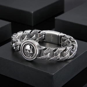 Men's stainless steel skull bracelet with Greek key pattern links, 22cm length