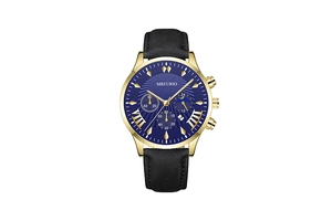 Dettaglio del quadrante blu scuro con quadranti secondari dorati e data dell'orologio