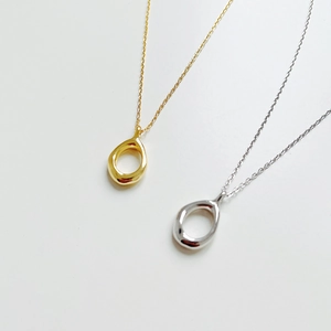 Minimalist 925 silver teardrop pendant necklace in gold and silver finishes for women