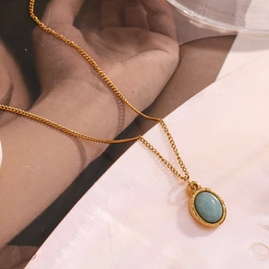 Retro 18K gold-plated stainless steel necklace with a mini oval aventurine pendant