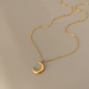 Minimalist 18K gold plated stainless steel 3D crescent moon pendant necklace for women