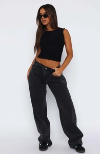 Minimalist dark gray straight-leg denim jeans styled with a black crop top and sneakers