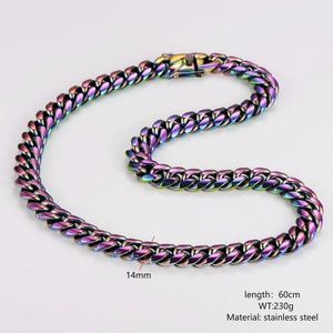 Détail de la chaîne Cuban arc-en-ciel 14mm en acier montrant 60cm de long et 230g de poids