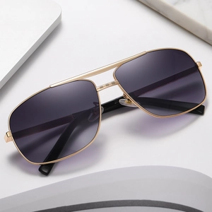 Retro square aviator sunglasses for men with golden metal frame and gradient lenses