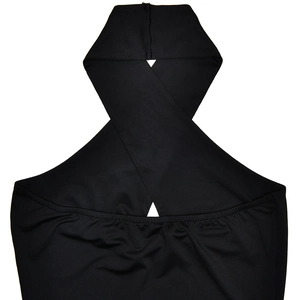 Détail rapproché du haut dos nu noir montrant la texture du tissu et les coutures