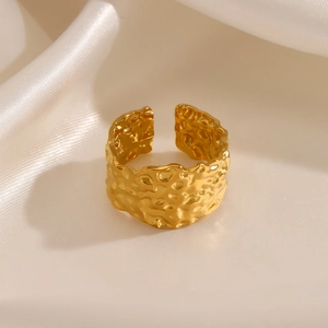 Minimalist hammered texture adjustable gold ring with irregular wavy edges for women