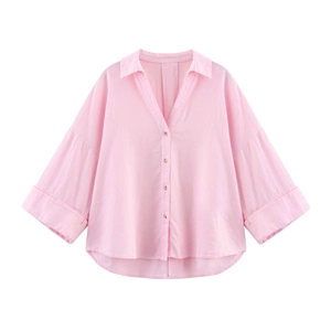 Pink V-neck cotton linen shirt with three-quarter folded sleeves and curved hemline
