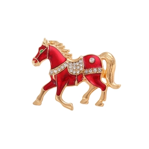 Eleganter Pferde-Anstecknadel mit roter Emaille und Kristallen auf Goldbasis