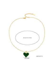 Collana a cuore dorata con inserti verdi e misure dettagliate della lunghezza 40+5cm