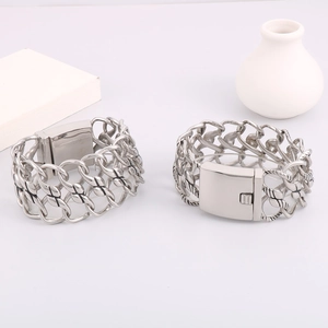 Chunky silver woven chain bracelet set with rectangle clasp for a vintage unisex look