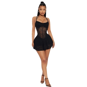 Robe dos nu sexy en dentelle noire avec taille transparente et coupe ajustée moulante
