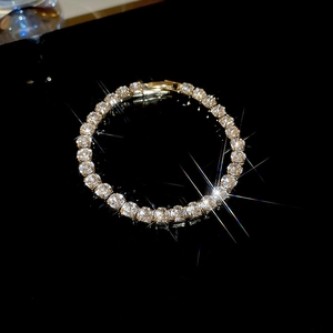 Klassisches vergoldetes Tennisarmband mit funkelnden runden Zirkonia-Steinen