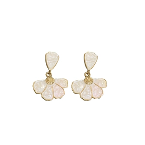 Elegant gold-edged flower drop earrings with pink and white gradient oil drip design