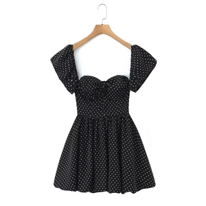 Mini-robe rétro française à pois noirs avec manches à volants et détail de nœud papillon