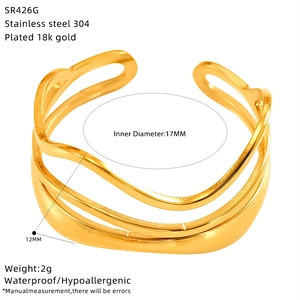 Detail view of 18K gold plated stainless steel wavy ring with size and weight specs