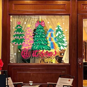 Stickers de fenêtre sapin de Noël avec motifs colorés et texte let it snow pour décoration
