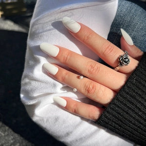 Matte white oval press-on nails with vintage black rose and double pearl open ring set