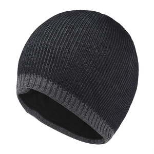 Bonnet en maille noir et gris élégant pour la protection contre le froid en hiver