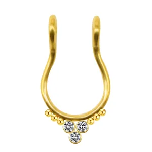 Faux piercing de nez en forme de U doré en acier inoxydable avec trois cristaux brillants