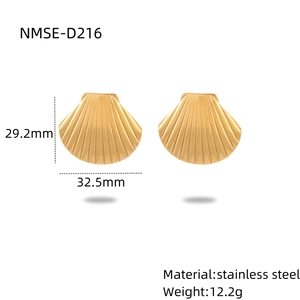 Detailed view of gold shell earrings in stainless steel with size and weight specs