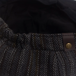 Berretto newsboy vintage a spina di pesce in lana con dettagli in pelle e rivetti