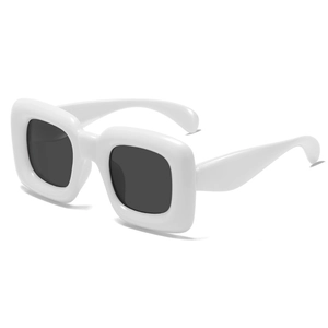 Lunettes de soleil carrées enfant monture épaisse blanche et verres gris foncé