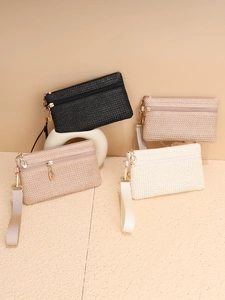 Sommerliche Stroh-Handgelenktaschen mit Golddetails in Beige, Creme und Schwarz