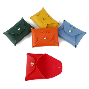 Set aus bunten PU-Leder Schmuckbeuteln mit goldenem Druckknopf und Logoprägung