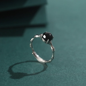 Macro shot of 925 silver bamboo band ring with black agate and S925 engraving detail