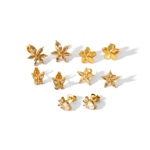 Ensemble de boucles d'oreilles papillon et étoile en or 18k avec zircons cubiques
