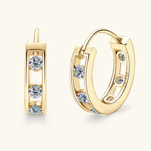 Macro shot of S925 sterling silver hoop earrings with clear Moissanite gemstone inlay