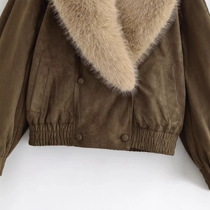 Veste motard en daim marron pour femme avec grand col en fourrure et double boutonnage