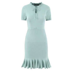 Abito in maglia a coste a maniche corte con bordo a volant e scollo a fiocco verde menta