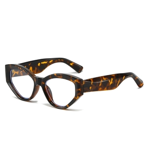 Classic tortoise shell cat eye sunglasses with UV protection for a retro fashion look