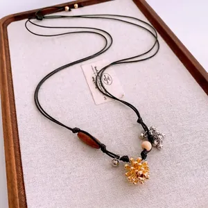 Collier Pendentif Pomme De Pin Vintage Longue Corde De Cire Réglable Perle En Bois Fait Main Style Forêt Chaîne De Pull Pour Femmes