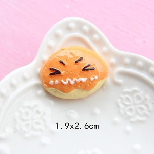 Miniature resin bread figurine with cute expression and 1.9x2.6cm dimensions for DIY crafts