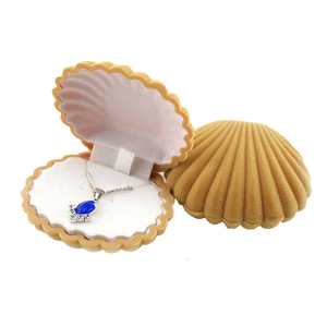Velvet seashell jewelry box for rings and necklaces in open and closed views