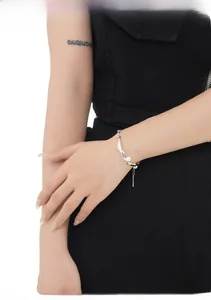 Detailed view of S925 silver bracelet with white pearls and adjustable extension chain