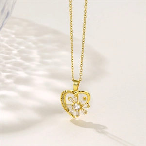 Collana a cuore dorata con ciondolo a fiore in zircone ed effetto luce d'acqua