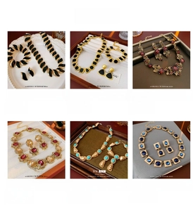Détails des boucles d'oreilles vintage et ensembles de bijoux avec cristaux en boutique