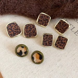 Boucles D Oreilles Géométriques À Motif Léopard Vintage Carrées Rondes Alliage Avec Clous En Argent Mode Rétro
