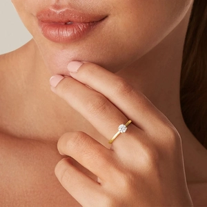 Luxurious gold solitaire ring with a brilliant round cut diamond for engagement