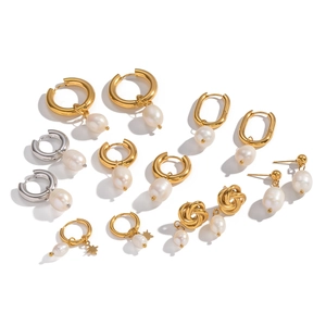 Set di 8 paia di orecchini a cerchio in acciaio oro e argento con perle d'acqua dolce